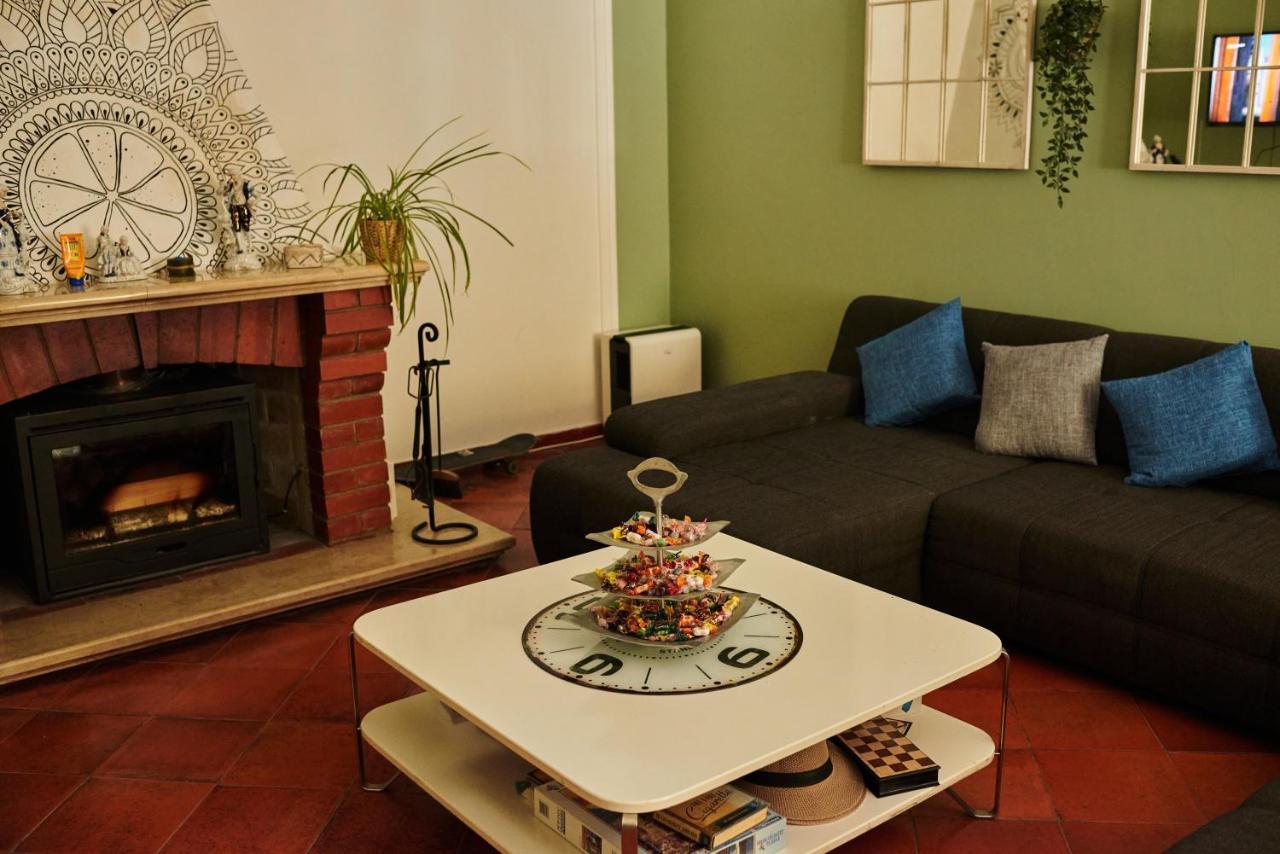 Eco Ljmonade Hostel กาชไกช์ ภายนอก รูปภาพ